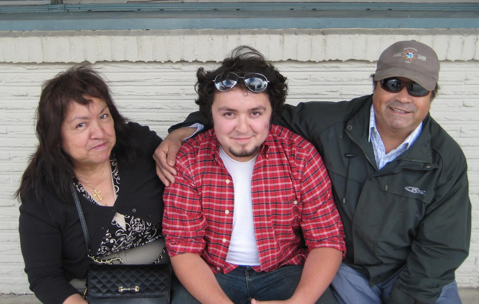 Edrik Gomez with his parents